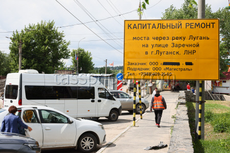 Bridge over Lugan River under construction in Lugansk