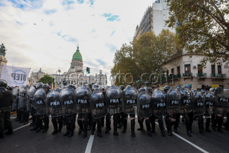 Clashes during pensioners' protest outside Argentine Congress