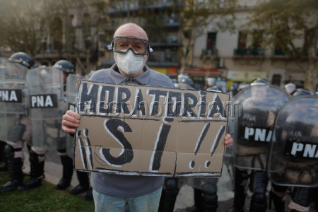 Акция протеста пенсионеров в Буэнос-Айресе против экономической политики правительства президента Хавьера Милея