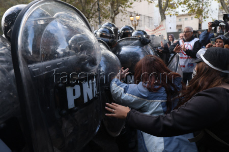 Clashes during pensioners' protest outside Argentine Congress