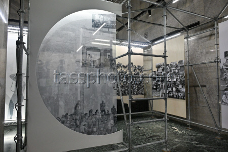 JR Presents Who Are You, Naples? Exhibition in Naples