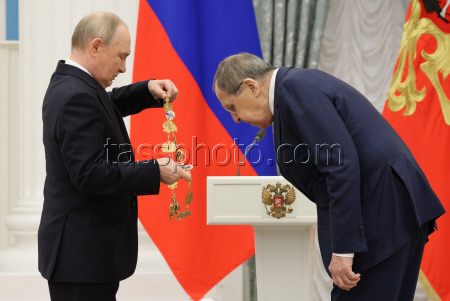 Russian President Putin presents state awards