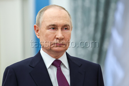 Russian President Putin presents state awards