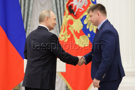 Russian President Putin presents state awards