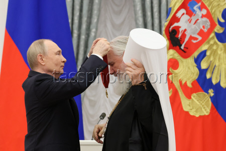 Russian President Putin presents state awards