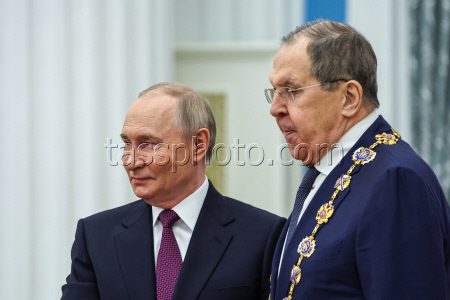 Russian President Putin presents state awards