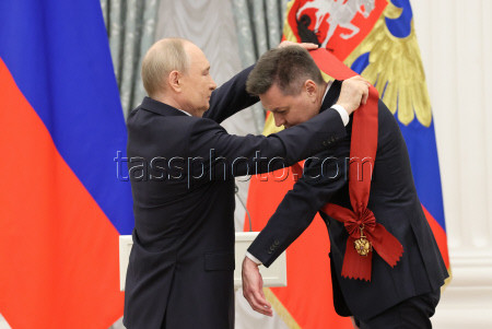 Russian President Putin presents state awards