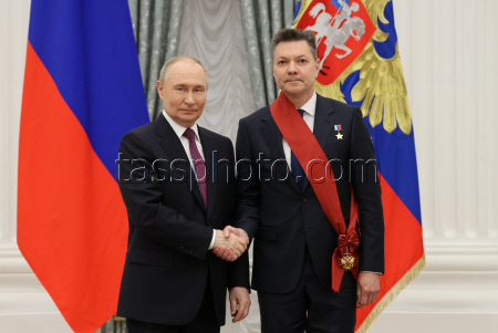 Russian President Putin presents state awards