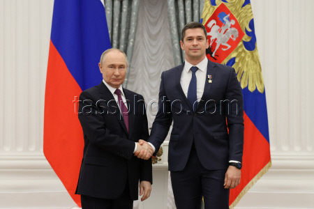 Russian President Putin presents state awards