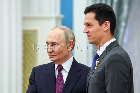 Russian President Putin presents state awards