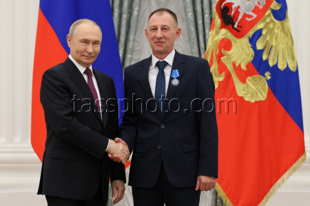 Russian President Putin presents state awards