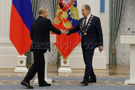 Russian President Putin presents state awards