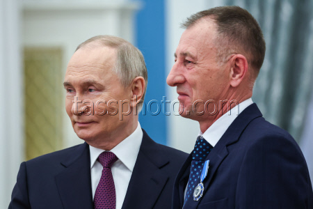 Russian President Putin presents state awards