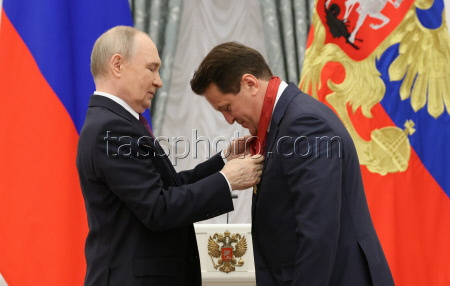Russian President Putin presents state awards