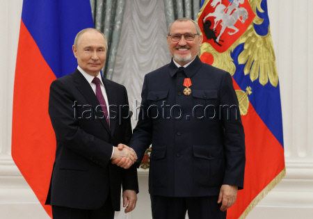Russian President Putin presents state awards