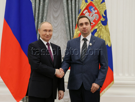 Russian President Putin presents state awards
