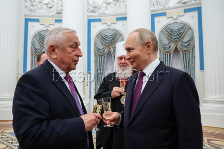 Russian President Putin presents state awards