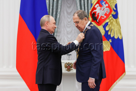 Russian President Putin presents state awards