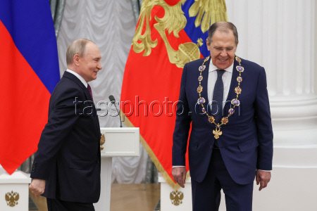 Russian President Putin presents state awards