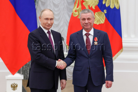 Russian President Putin presents state awards