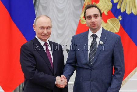 Russian President Putin presents state awards