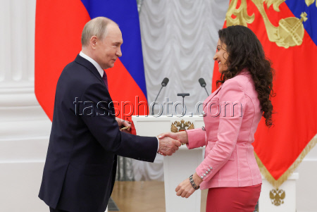Russian President Putin presents state awards