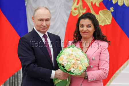 Russian President Putin presents state awards