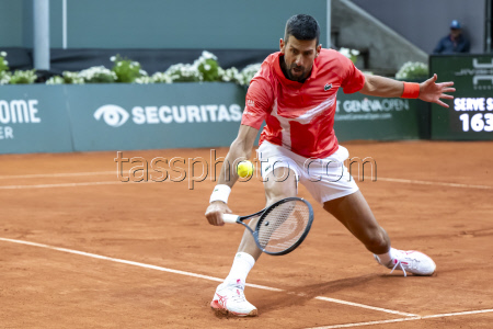 Теннисный турнир Geneva Open, 1/4 финала: Маттео Арнальди (Италия) - Новак Джокович (Сербия) - 4:6, 4:6