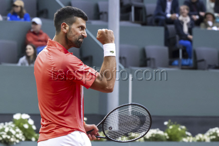 Теннисный турнир Geneva Open, 1/4 финала: Маттео Арнальди (Италия) - Новак Джокович (Сербия) - 4:6, 4:6