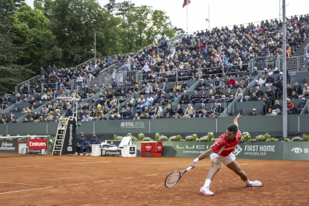 Теннисный турнир Geneva Open, 1/4 финала: Маттео Арнальди (Италия) - Новак Джокович (Сербия) - 4:6, 4:6