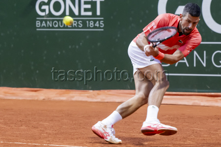 Теннисный турнир Geneva Open, 1/4 финала: Маттео Арнальди (Италия) - Новак Джокович (Сербия) - 4:6, 4:6