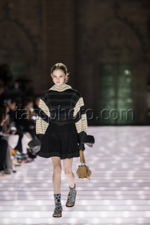 Louis Vuitton Cruise 2026 Runway - Avignon