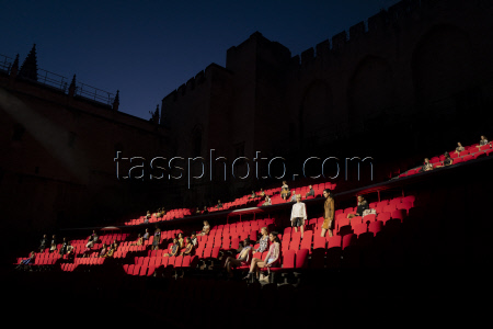 Louis Vuitton Cruise 2026 Runway - Avignon