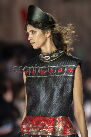 Показ круизной коллекции Louis Vuitton Cruise 2026 в Авиньоне