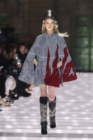 Louis Vuitton Cruise 2026 Runway - Avignon