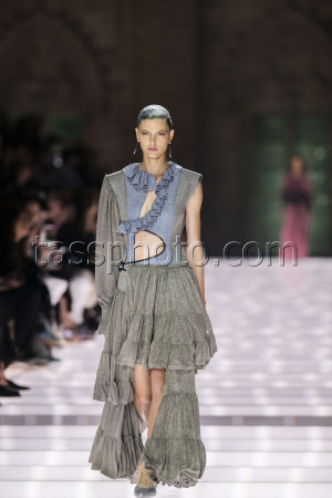 Показ круизной коллекции Louis Vuitton Cruise 2026 в Авиньоне