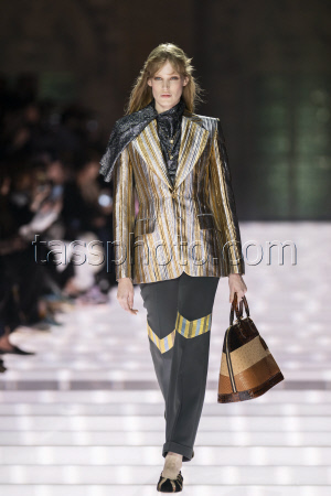 Louis Vuitton Cruise 2026 Runway - Avignon
