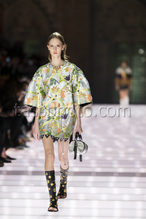 Показ круизной коллекции Louis Vuitton Cruise 2026 в Авиньоне