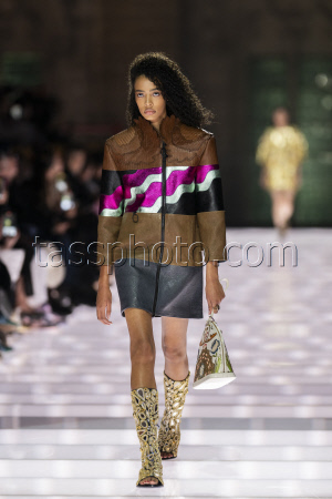 Louis Vuitton Cruise 2026 Runway - Avignon