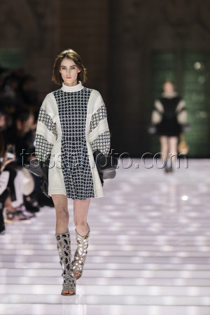 Louis Vuitton Cruise 2026 Runway - Avignon