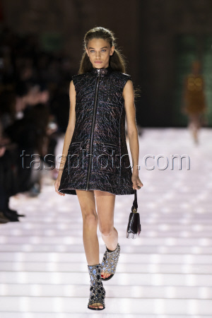 Показ круизной коллекции Louis Vuitton Cruise 2026 в Авиньоне