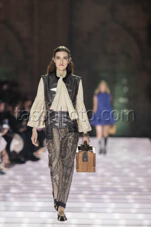 Louis Vuitton Cruise 2026 Runway - Avignon