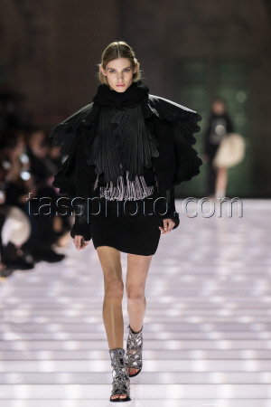 Показ круизной коллекции Louis Vuitton Cruise 2026 в Авиньоне