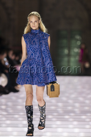 Показ круизной коллекции Louis Vuitton Cruise 2026 в Авиньоне