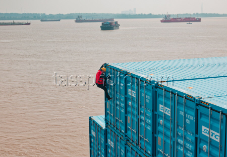 Yangluo port in Wuhan: gateway to the sea