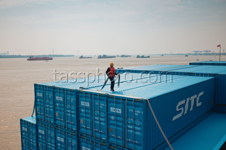 Yangluo port in Wuhan: gateway to the sea