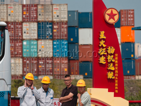 Yangluo port in Wuhan: gateway to the sea