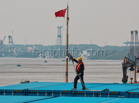 Yangluo port in Wuhan: gateway to the sea