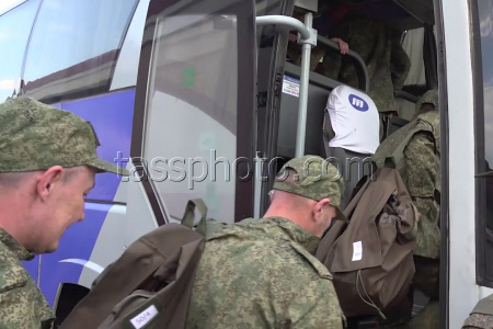 Russia and Ukraine exchange prisoners of war