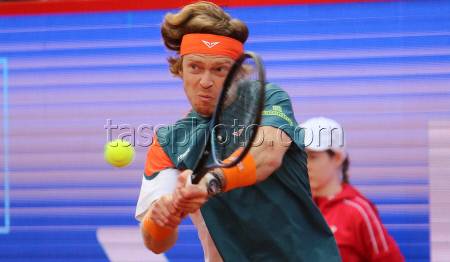 Теннисный турнир ATP 500 в Гамбурге, 1/2 финала: Феликс Оже-Альяссим (Канада) - Андрей Рублев (Россия) - 1:6, 4:6